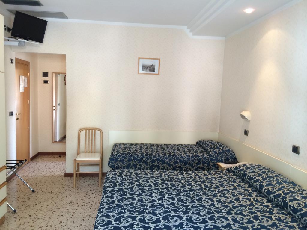 Hotel Royal Misano Adriatico Szoba fotó