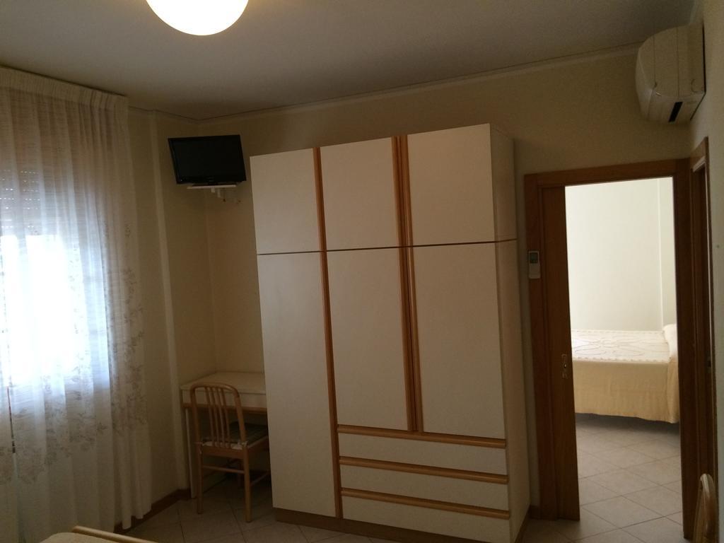 Hotel Royal Misano Adriatico Szoba fotó